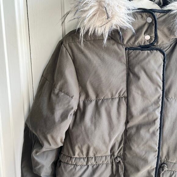 Abercrombie & Fitch Faux Fur Hooded Puffer Parka Jacket - Picture 4 of 10